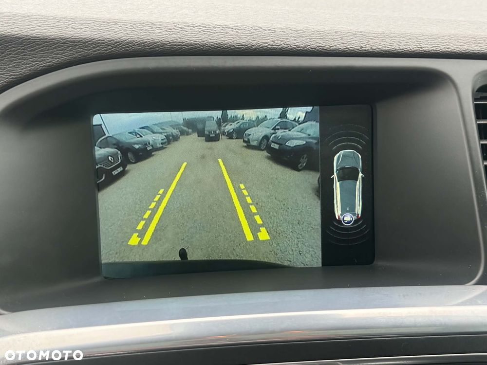 Volvo V60 D6 AWD Plug-in Hybrid R-Design Momentum - 33
