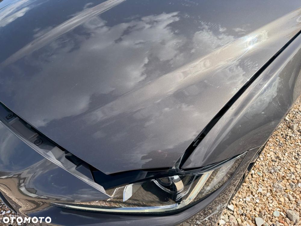 Jaguar XE 2.0 D R-Sport - 26