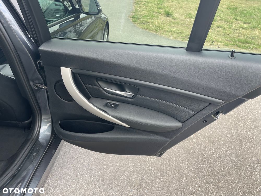 BMW Seria 3 320i - 22