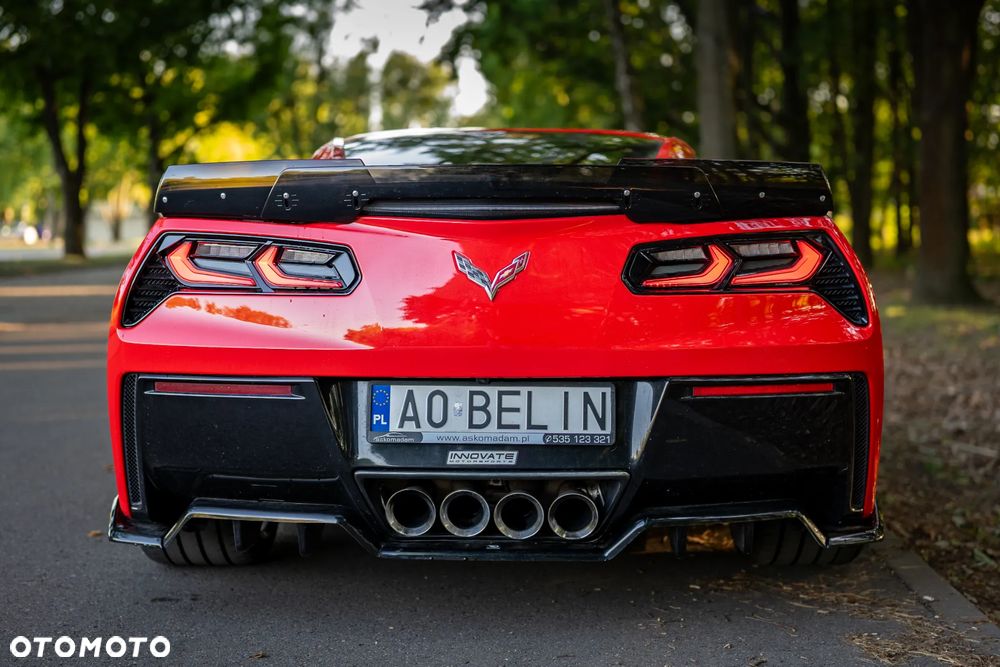Chevrolet Corvette - 12