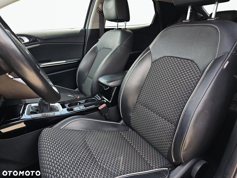 Kia XCeed 1.5 T-GDI Business Line - 12