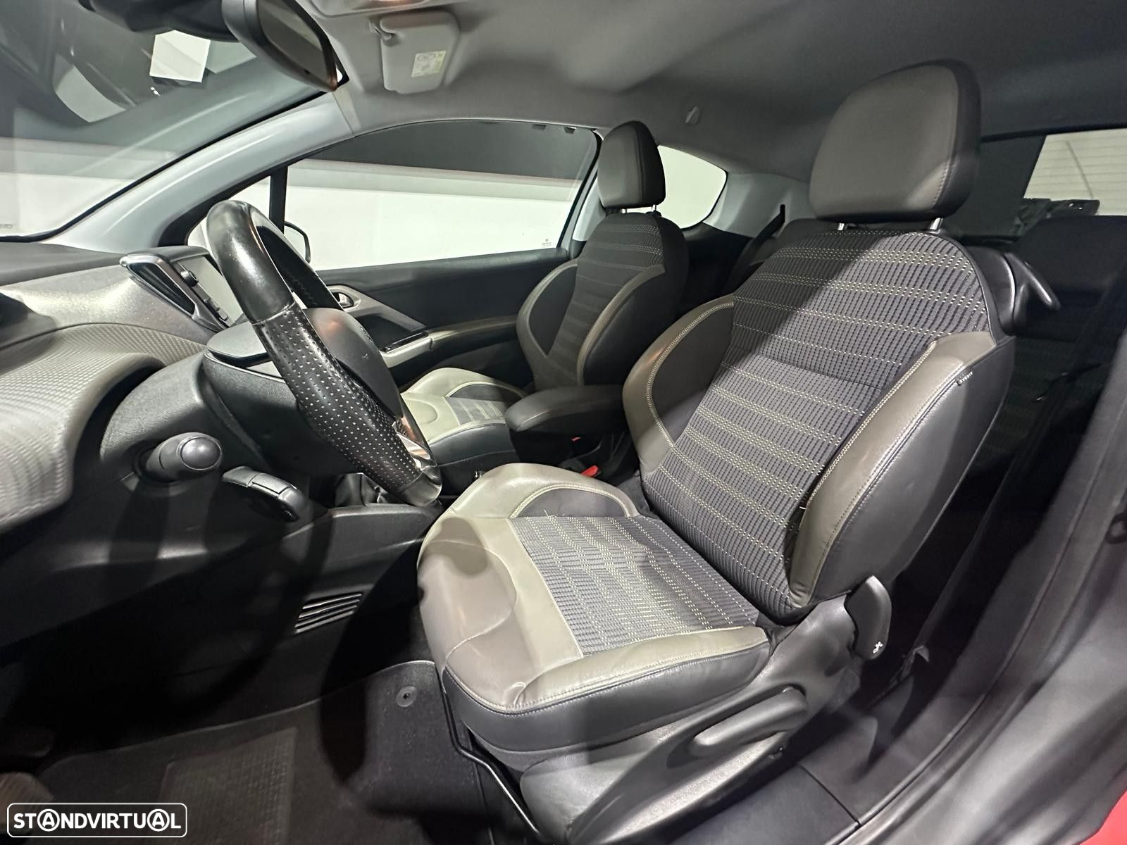 Peugeot 208 1.2 PureTech Active - 26