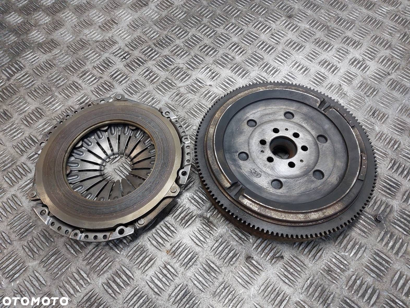 KOŁO DWUMASOWE + DOCISK AUDI A4 B6 1.6 8V 058105266H - 5