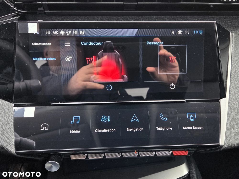 Peugeot 408 1.2 PureTech mHEV Business S&S e-DSC6 - 23