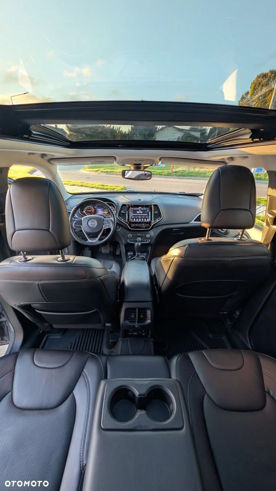 Jeep Cherokee - 8