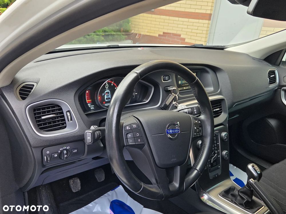 Volvo V40 T2 Momentum - 6