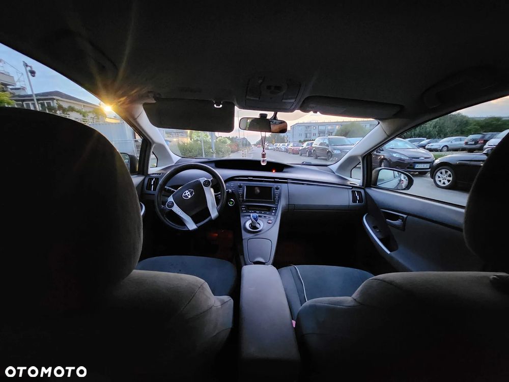 Toyota Prius (Hybrid) - 9