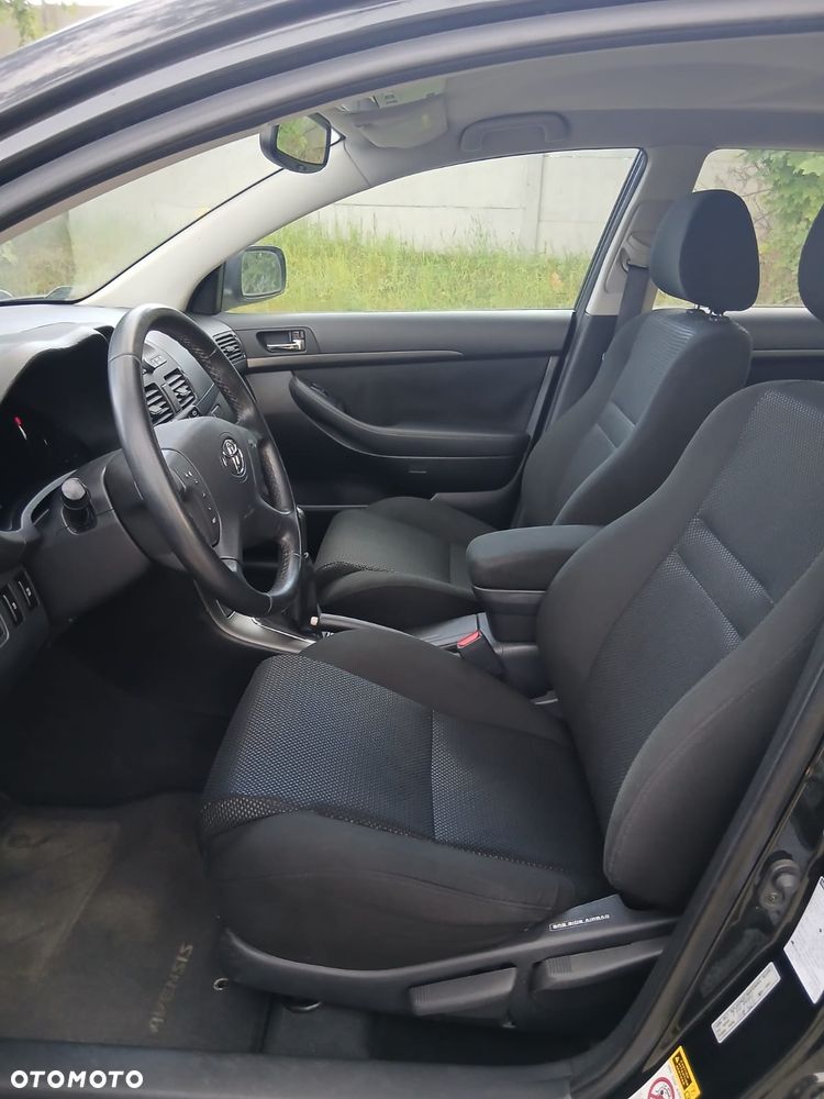 Toyota Avensis 2.0 D-4D High - 11