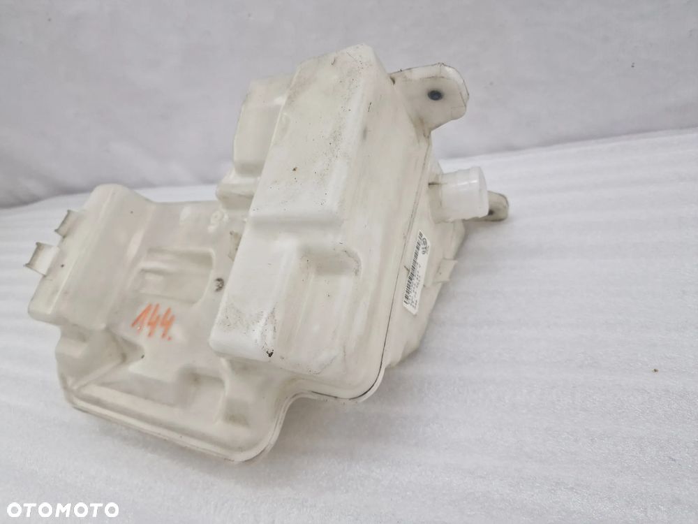 VW GOLF VII / SKODA OCTAVIA 3 III / AUDI A3 12- ZBIORNICZEK SPRYSKIWACZY , NR 5Q0955449Q / 5Q0955453R , NR AUKCJI ZS144 - 4