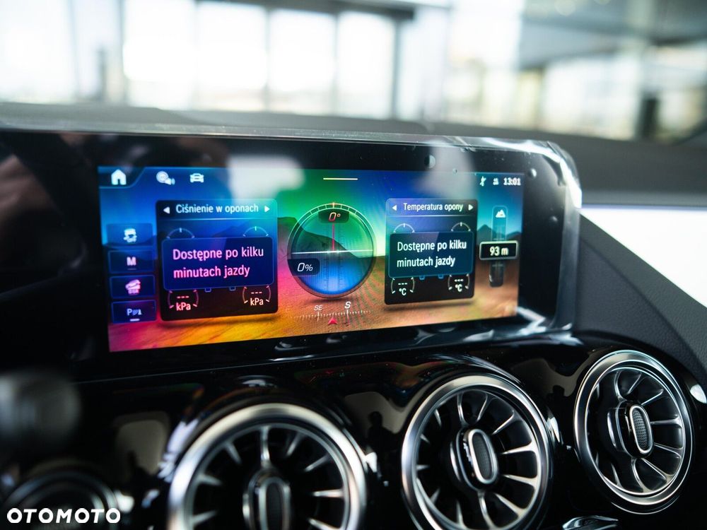 Mercedes-Benz GLA - 23