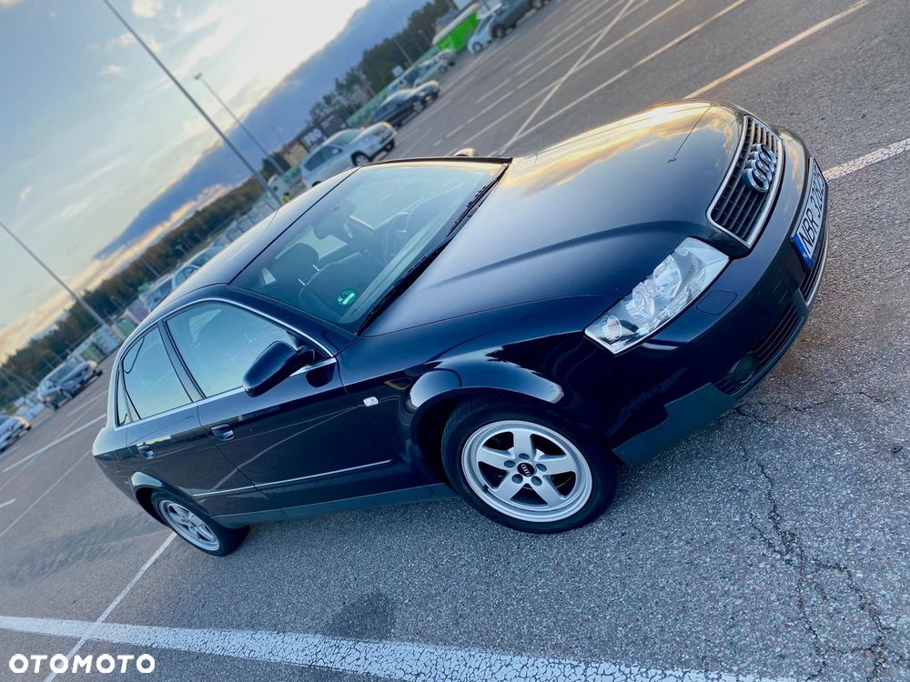 Audi A4 Limousine - 1