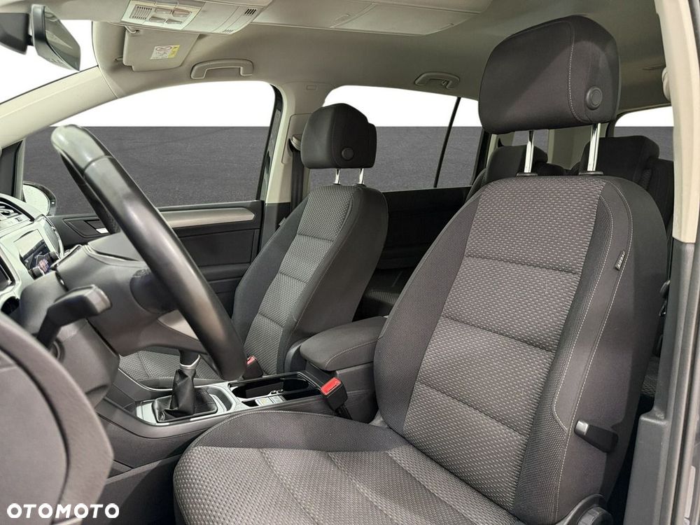 Volkswagen Touran - 17