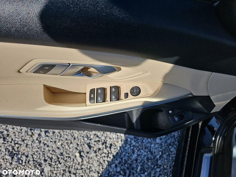 BMW Seria 3 330e Sport Line - 13