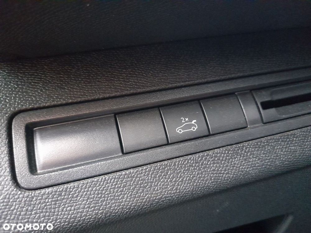 Peugeot 3008 1.2 PureTech Allure S&S EAT8 - 12