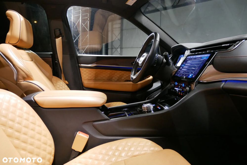 Jeep Grand Cherokee - 23