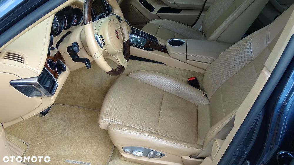Porsche Panamera 4S - 12