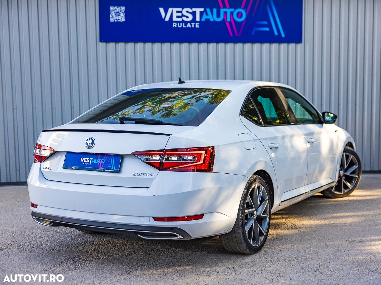 Skoda Superb 2.0 TDI DSG Sportline - 7