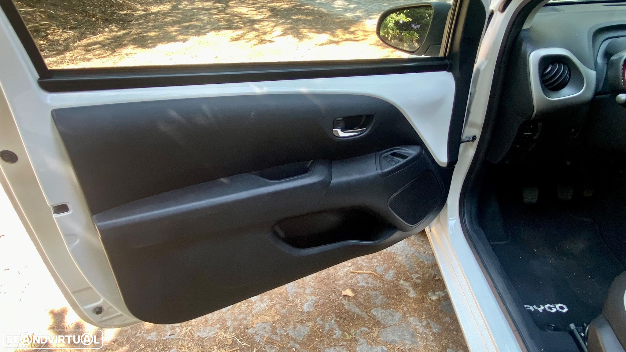 Toyota Aygo 1.0 X-Play Plus - 12