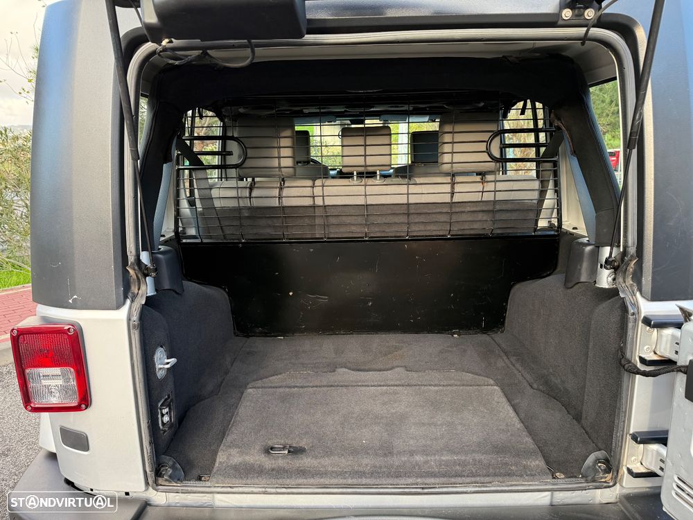 Jeep Wrangler Unlimited 2.8 CRD ATX Sahara - 33