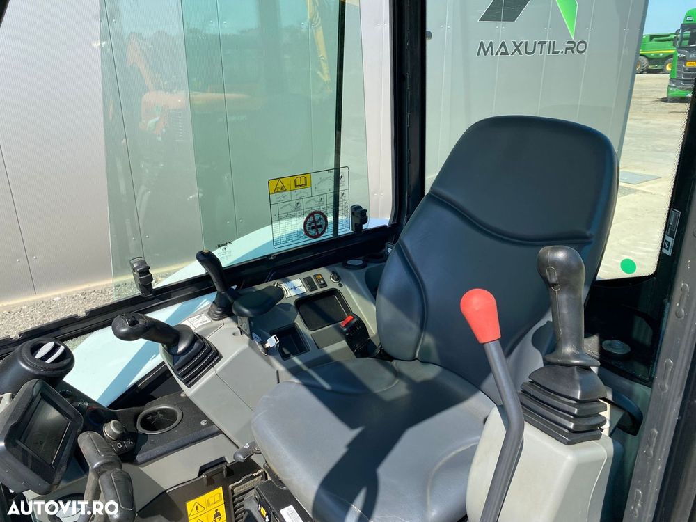Bobcat E50Z Miniexcavator - 4