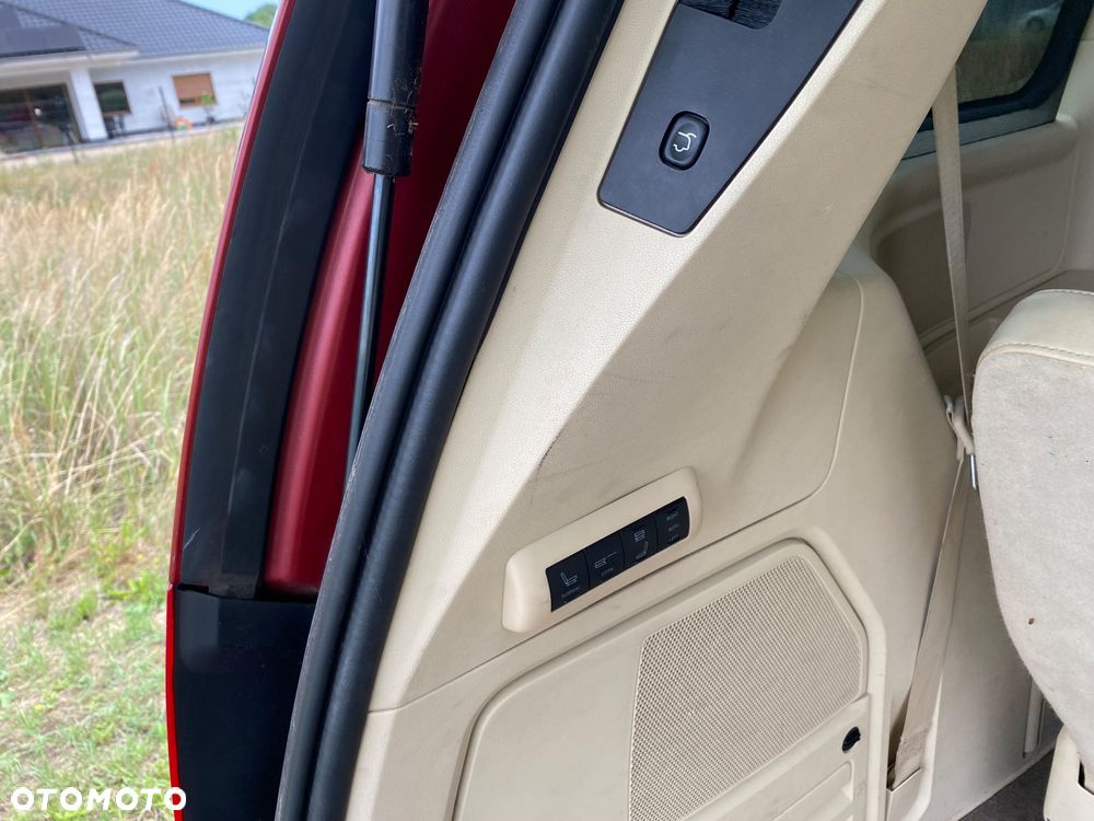 Chrysler Town & Country - 13