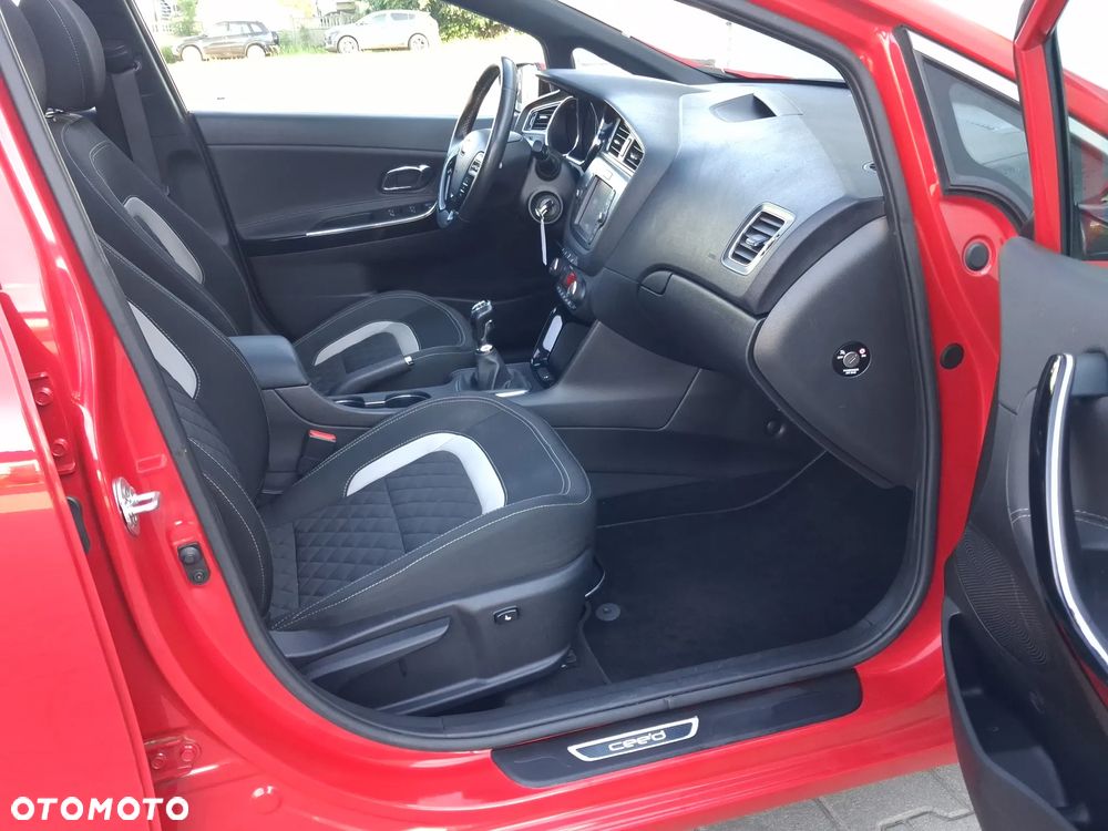 Kia Ceed 1.6 CRDi 136 ISG GT Line - 32