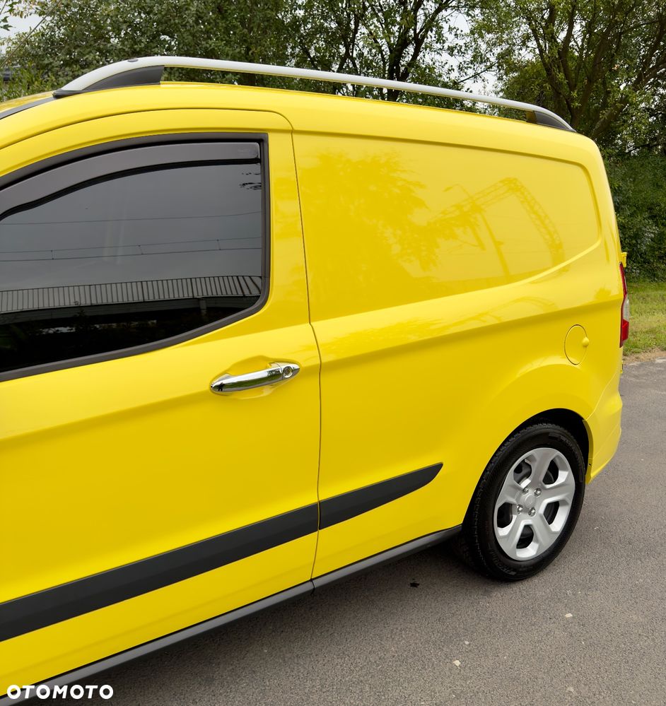 Ford Transit Courier - 32
