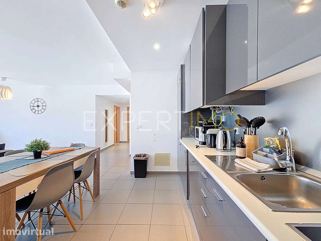 Apartamento T2 a 300m da Praia da Rocha com garagem e piscina - Grande imagem: 4/55
