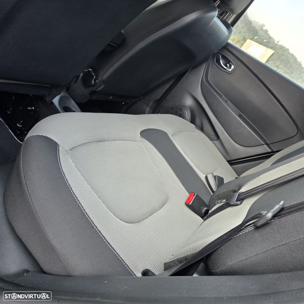 Renault Captur 1.2 TCe Exclusive EDC - 27