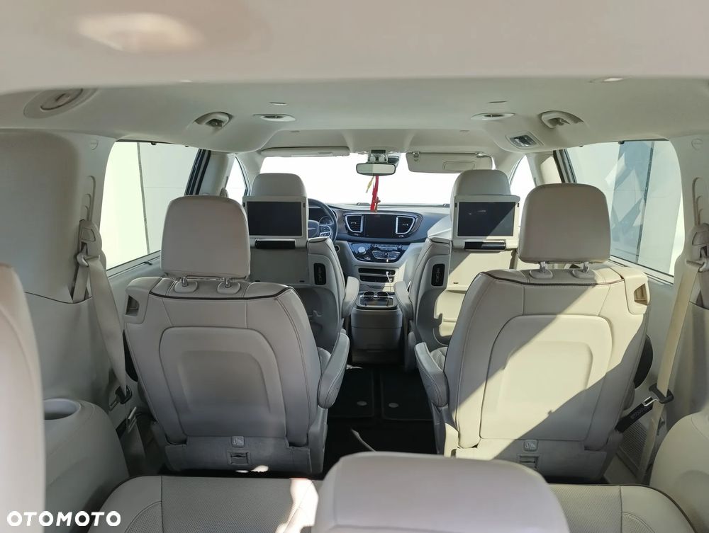 Chrysler Pacifica - 12