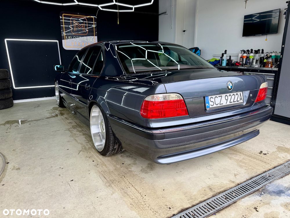 BMW Seria 7 740i V8 - 4