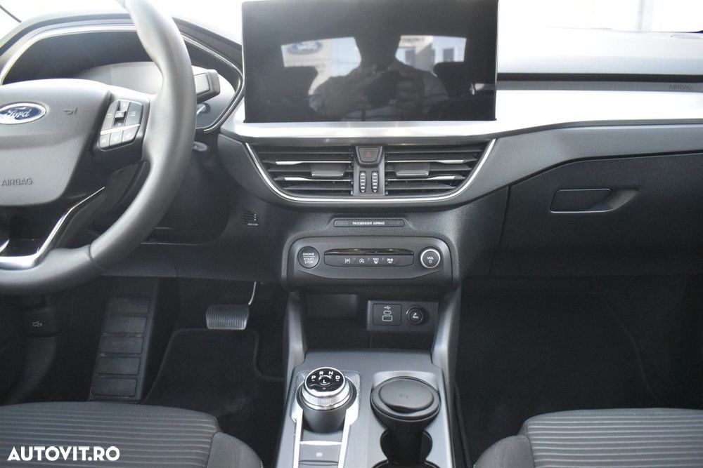 FORD Focus 2023 — imagine 40