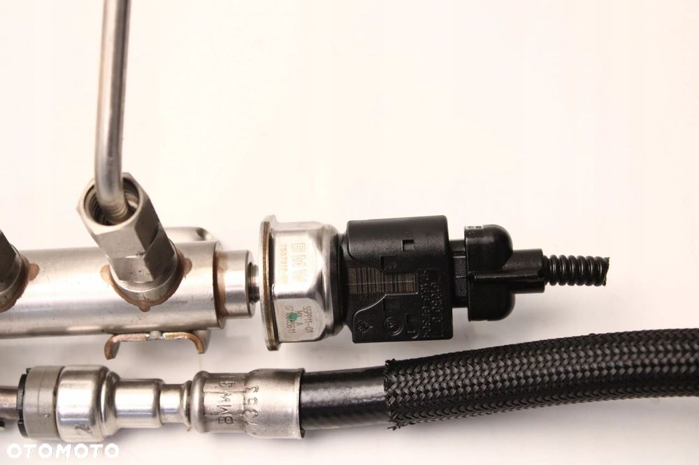 BMW E81 E87 E90 2.0 B LISTWA WTRYSKOWA 7562474 - 4