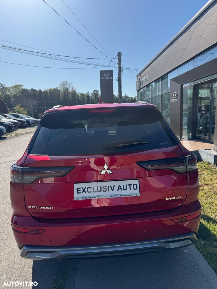 Mitsubishi Outlander 2.4 L 4X4 PHEV Intense - 5