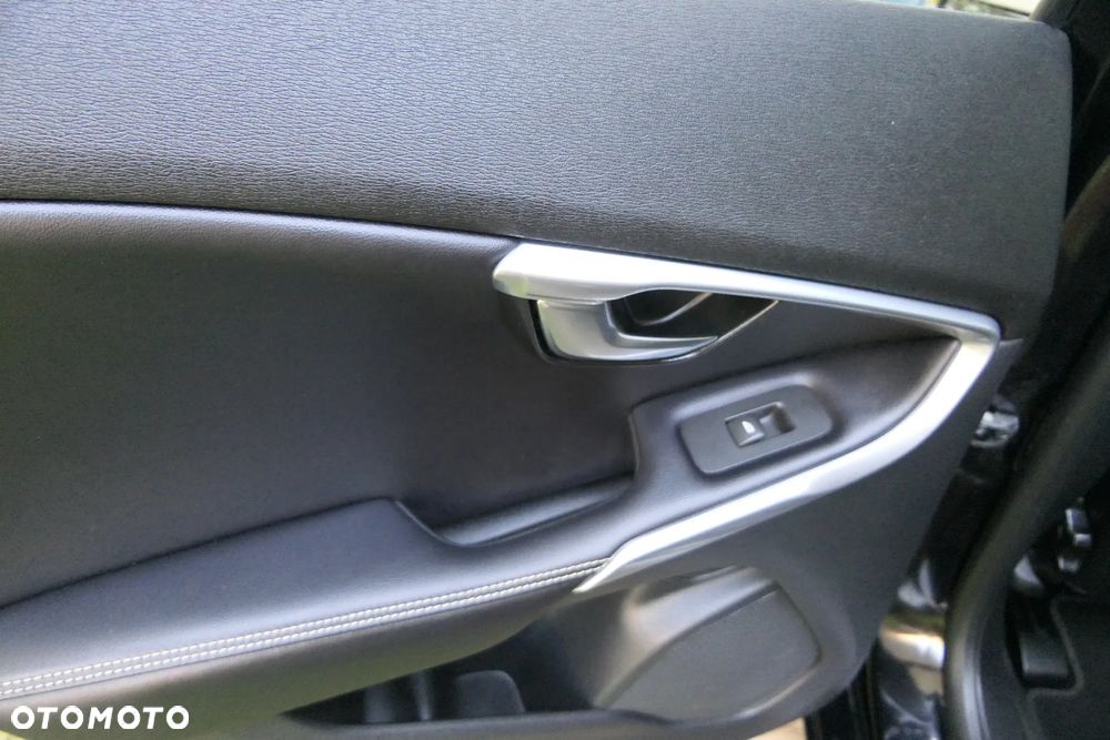 Volvo V40 D3 Geartronic RDesign - 30
