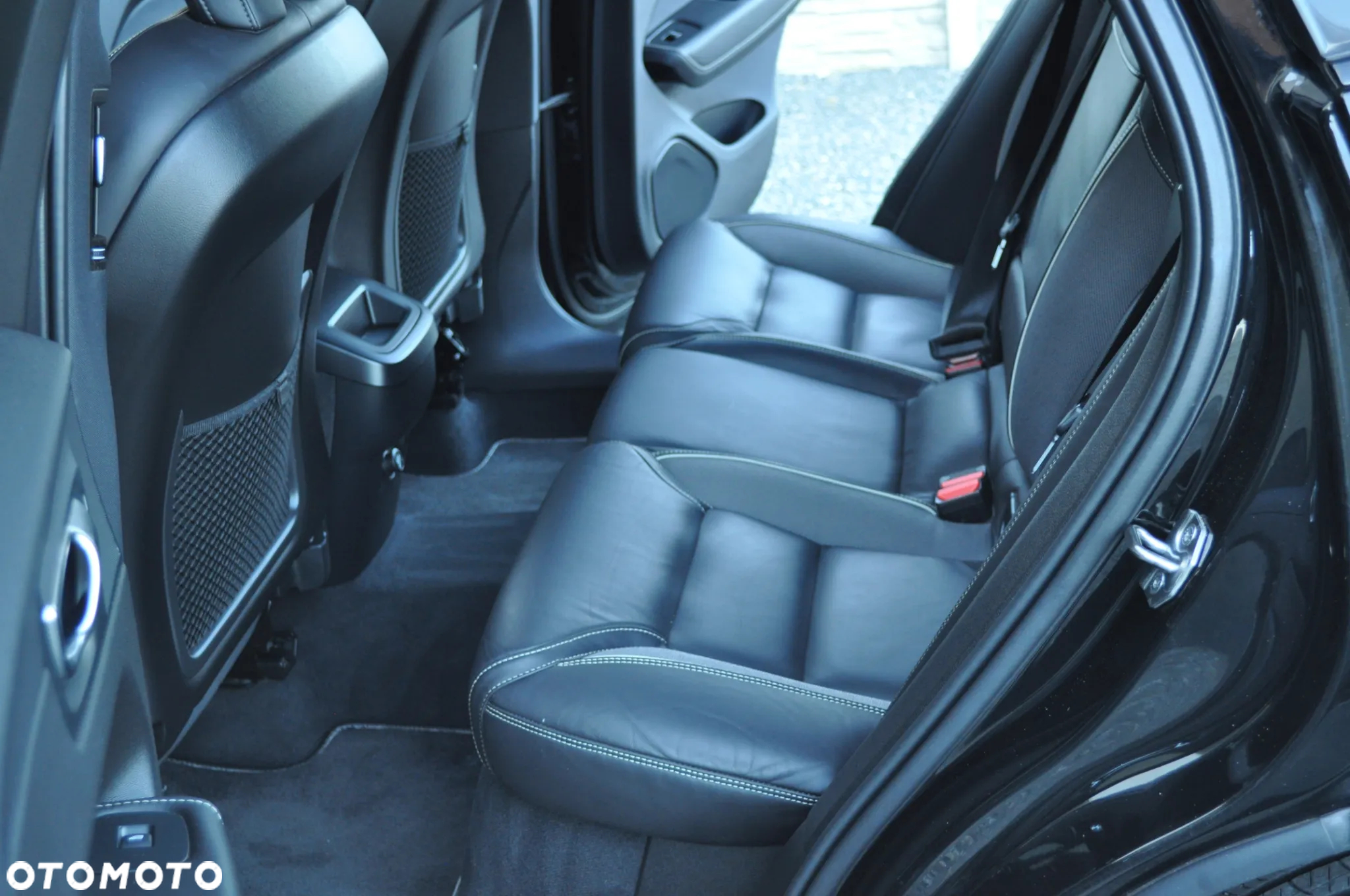 Volvo XC 60 D4 R-Design - 12