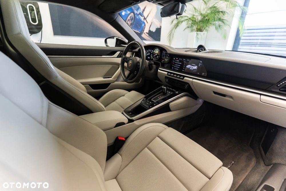 Porsche 911 Carrera 4S - 31