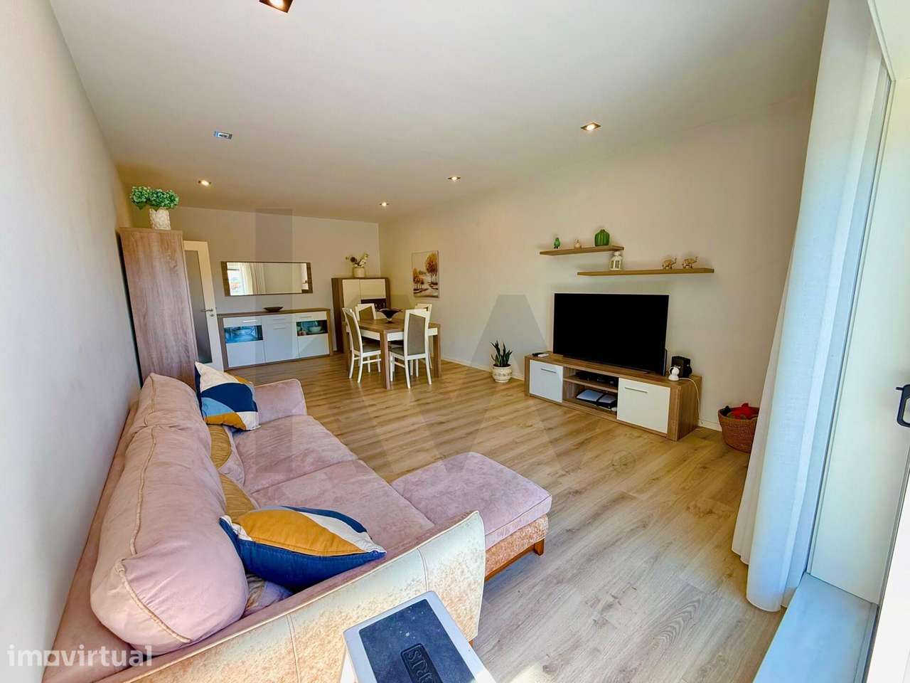 Apartamento T2, renovado, com terraço e suite no Centro de Canelas - P - Grande imagem: 5/25