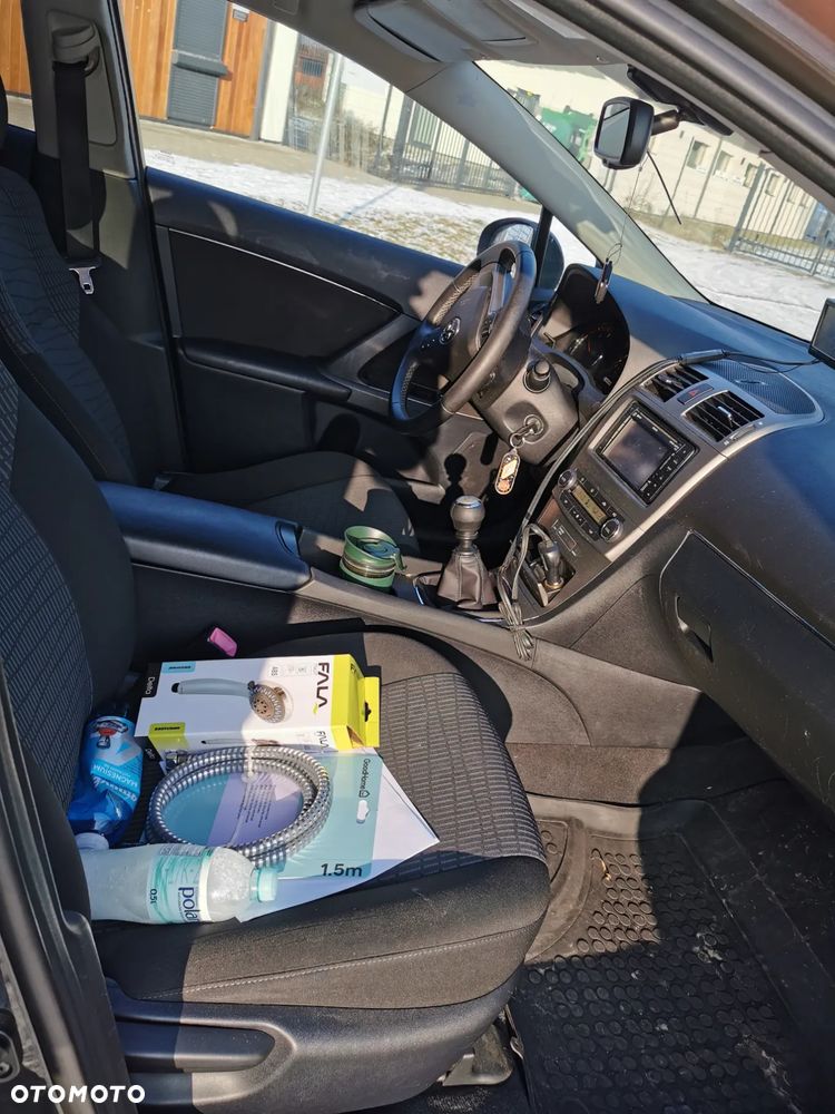 Toyota Avensis 2.0 D-4D - 18