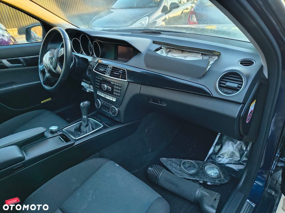 Mercedes-Benz Klasa C 180 CGI BlueEFFICIENCY - 17