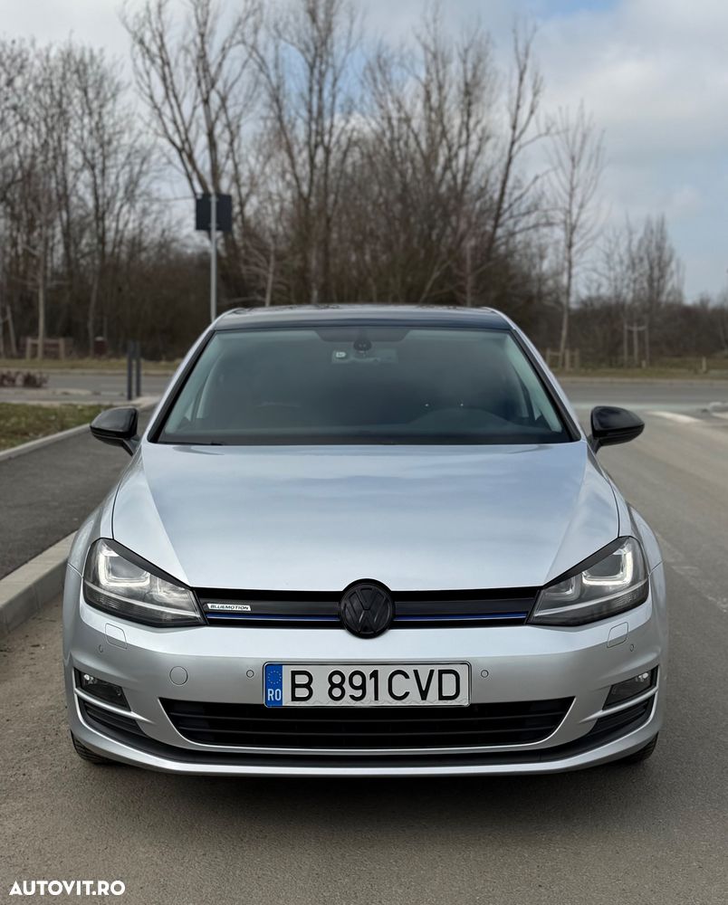 Volkswagen Golf - 1