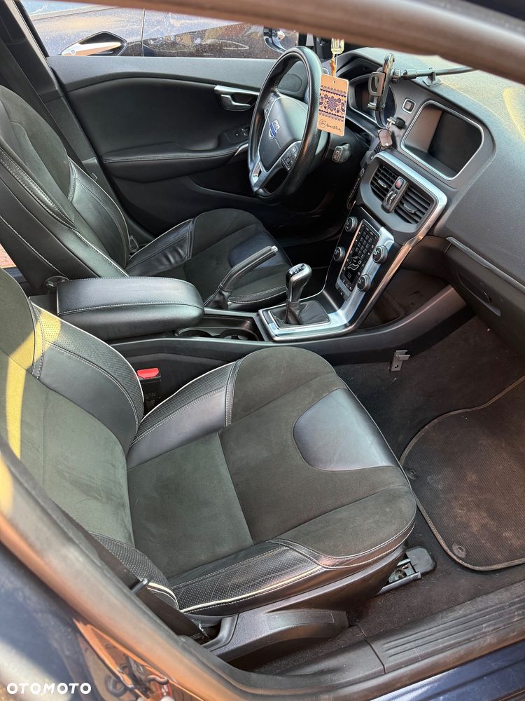 Volvo V40 D4 R-Design - 6