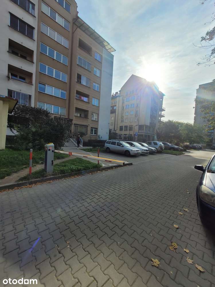 Studio z oddzielną, jasną kuchnią + m. parkingowe !