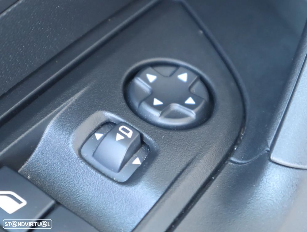 Peugeot 2008 1.2 Hybrid Allure e-DCS6 - 32