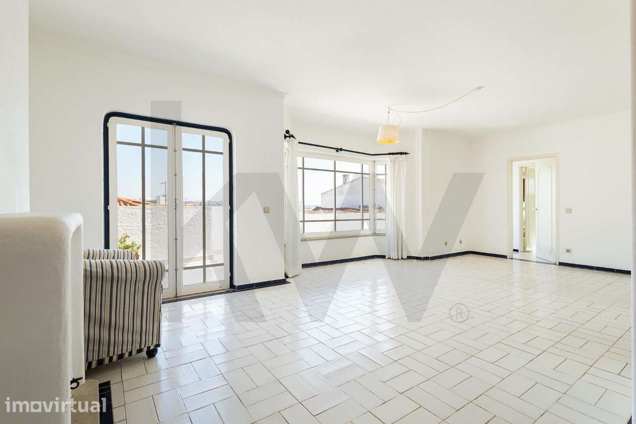 T2 com garagem, terraço e vista de mar no centro histórico de Cascais - Grande imagem: 2/25