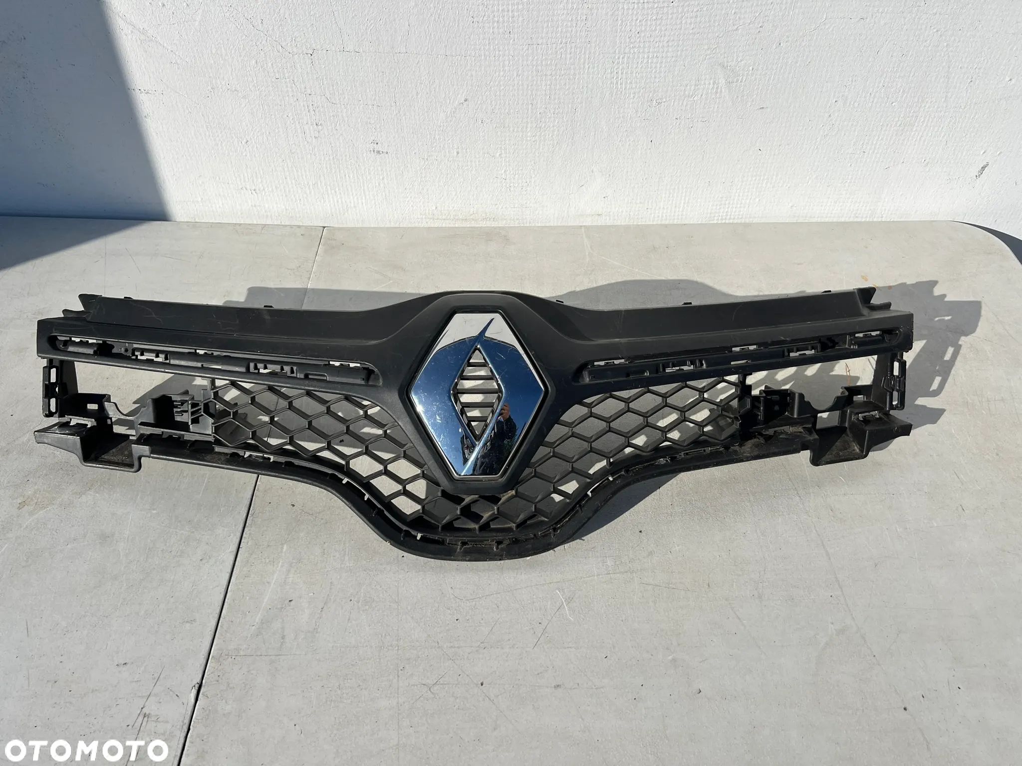 ATRAPA GRILL EMBLEMAT PRZÓD RENAULT TWINGO III OE STAN BDB - 1