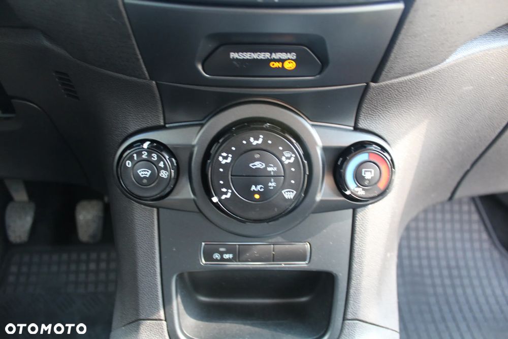 Ford Fiesta 1.0 EcoBoost Titanium - 25