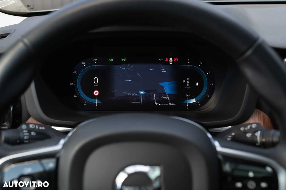 Volvo XC 60 B4 MHEV AT AWD Plus Dark - 15