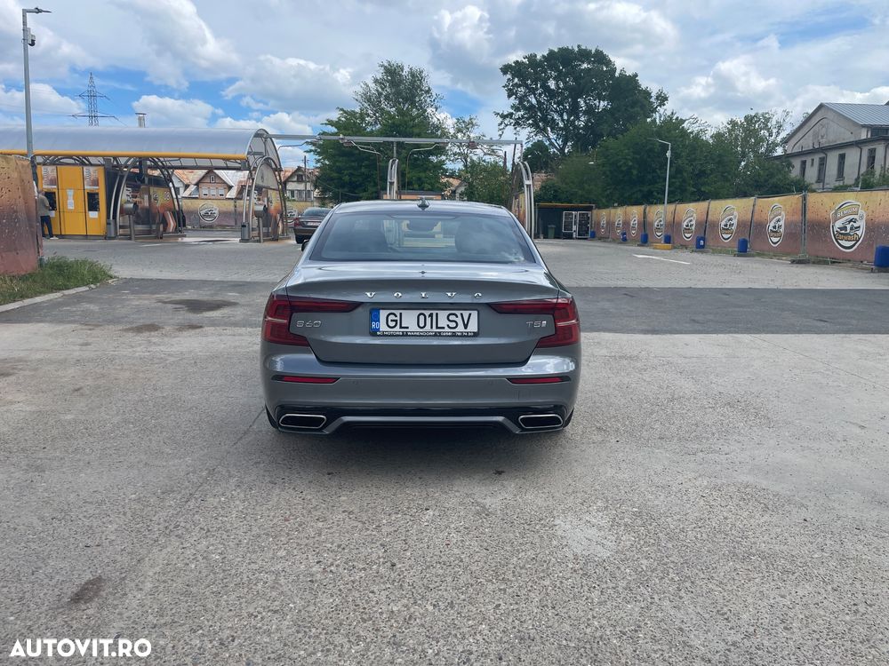 Volvo S60 T5 R-Design - 4