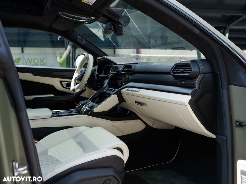 Lamborghini URUS - 29